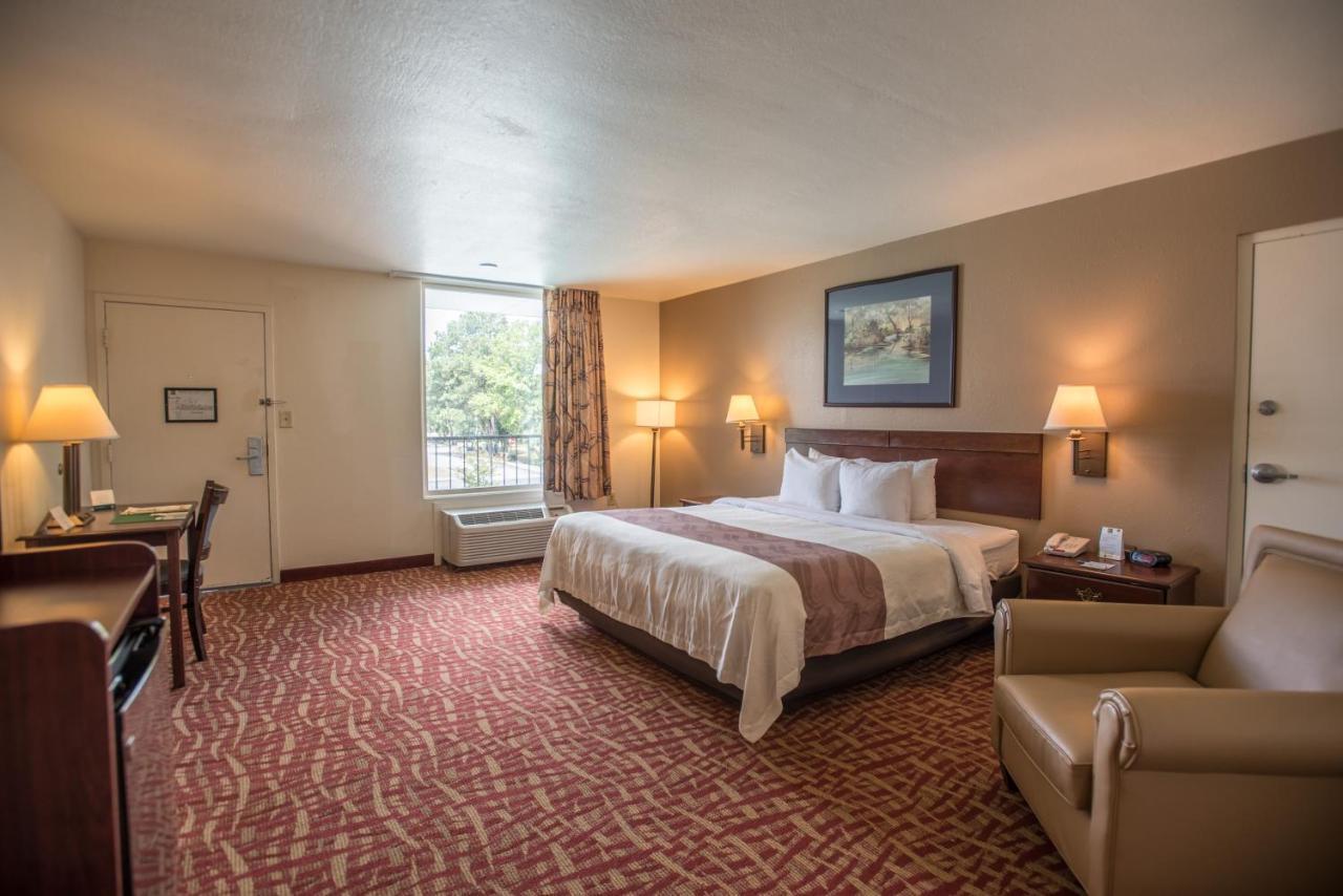 Quality Inn At Town Center Бюфорт Екстериор снимка