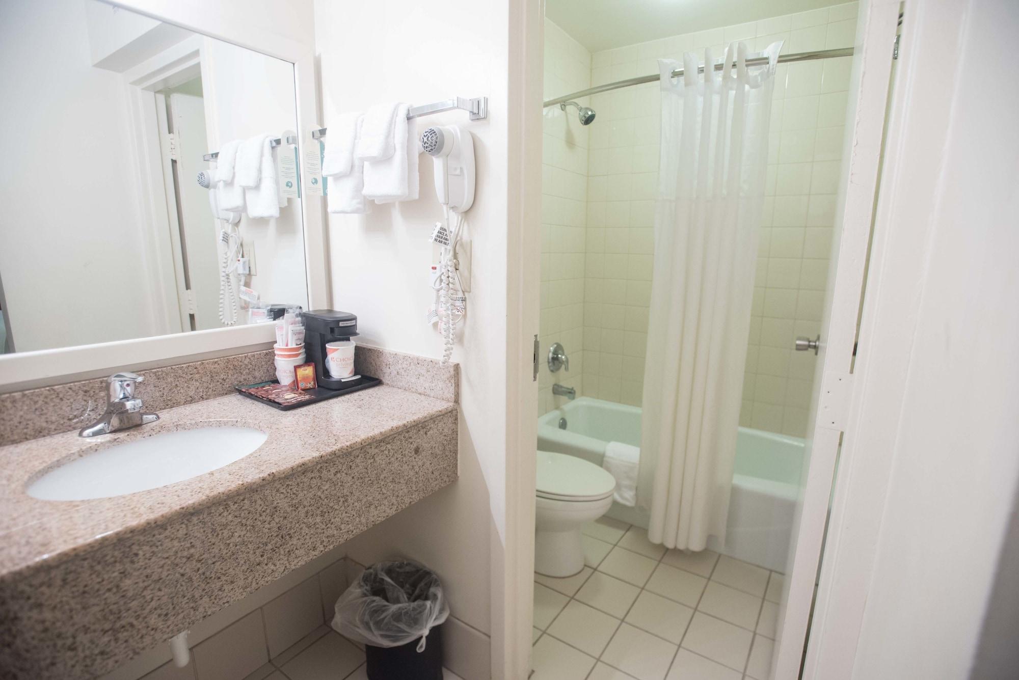 Quality Inn At Town Center Бюфорт Екстериор снимка