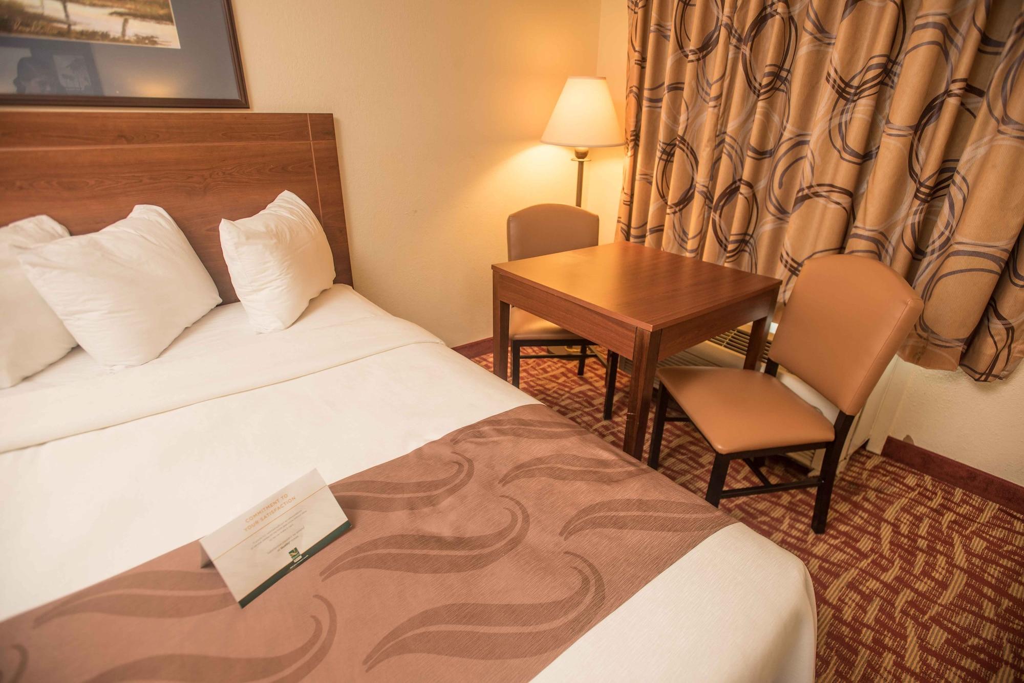 Quality Inn At Town Center Бюфорт Екстериор снимка