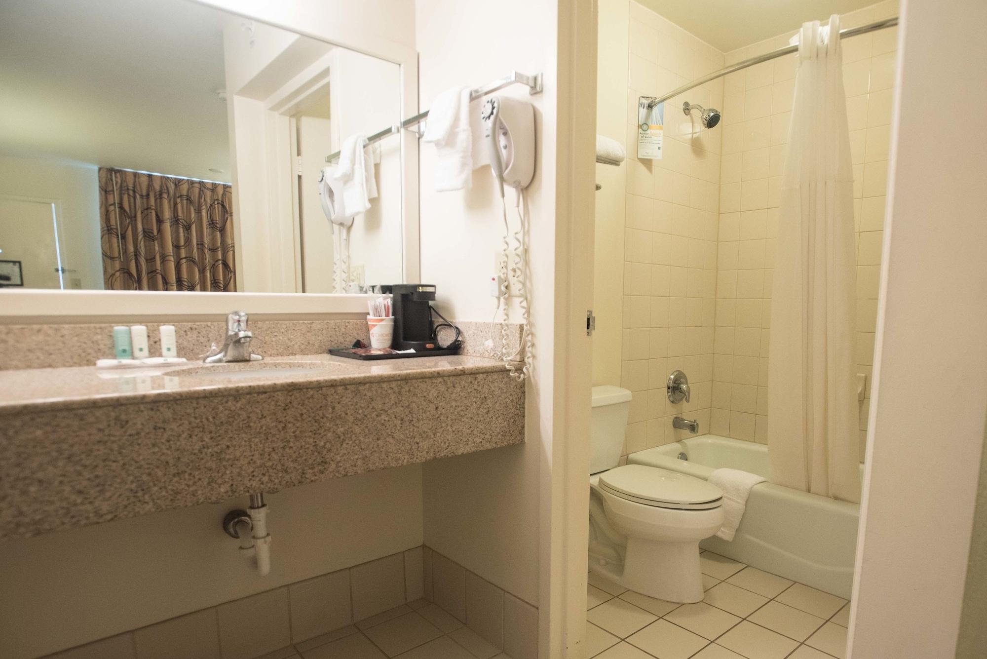 Quality Inn At Town Center Бюфорт Екстериор снимка