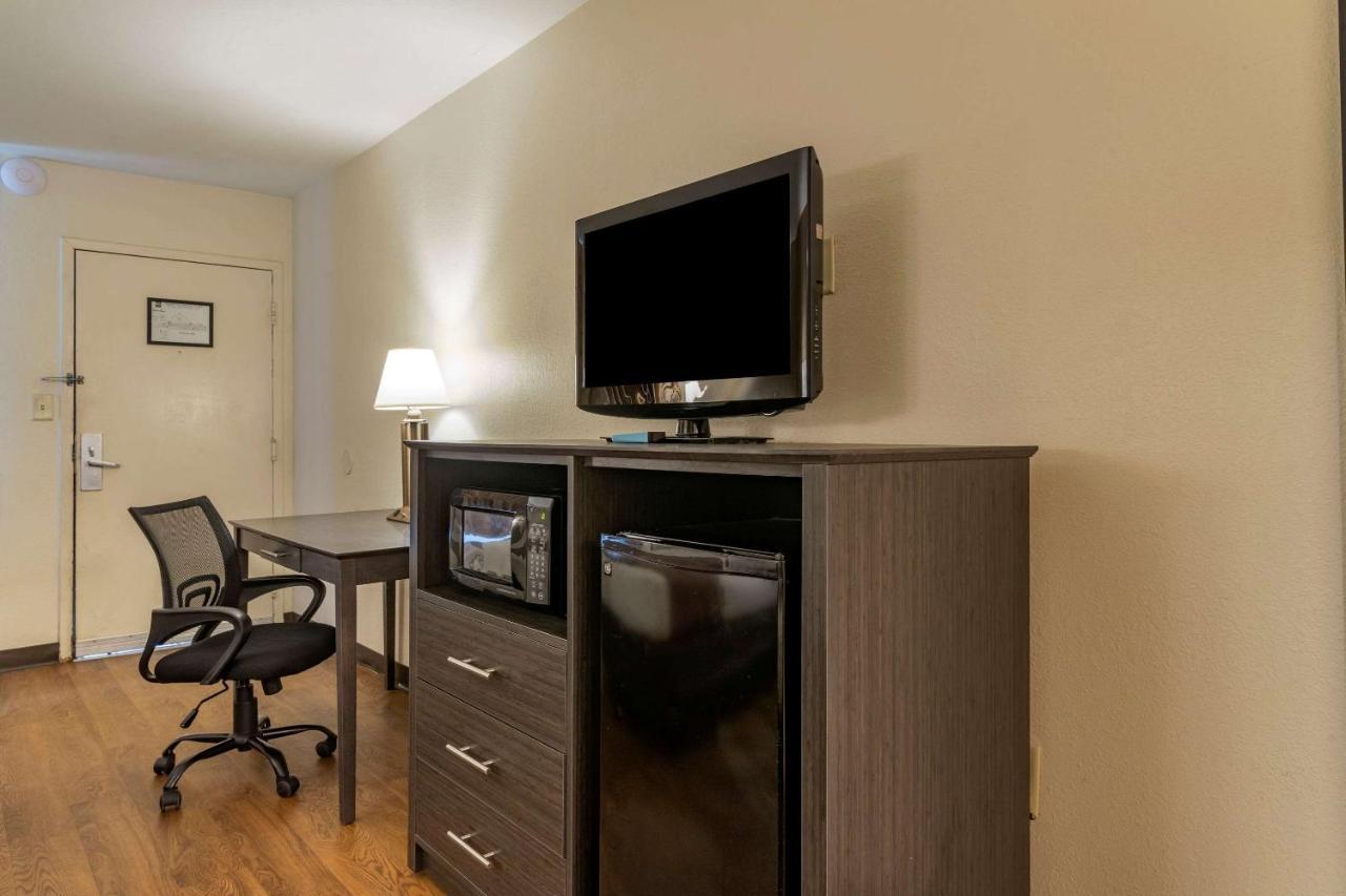 Quality Inn At Town Center Бюфорт Екстериор снимка