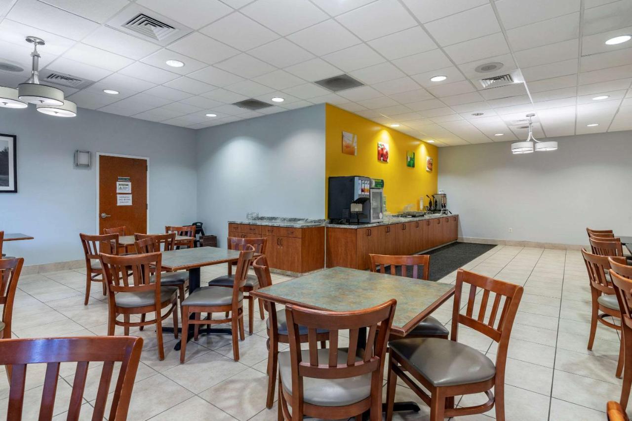 Quality Inn At Town Center Бюфорт Екстериор снимка