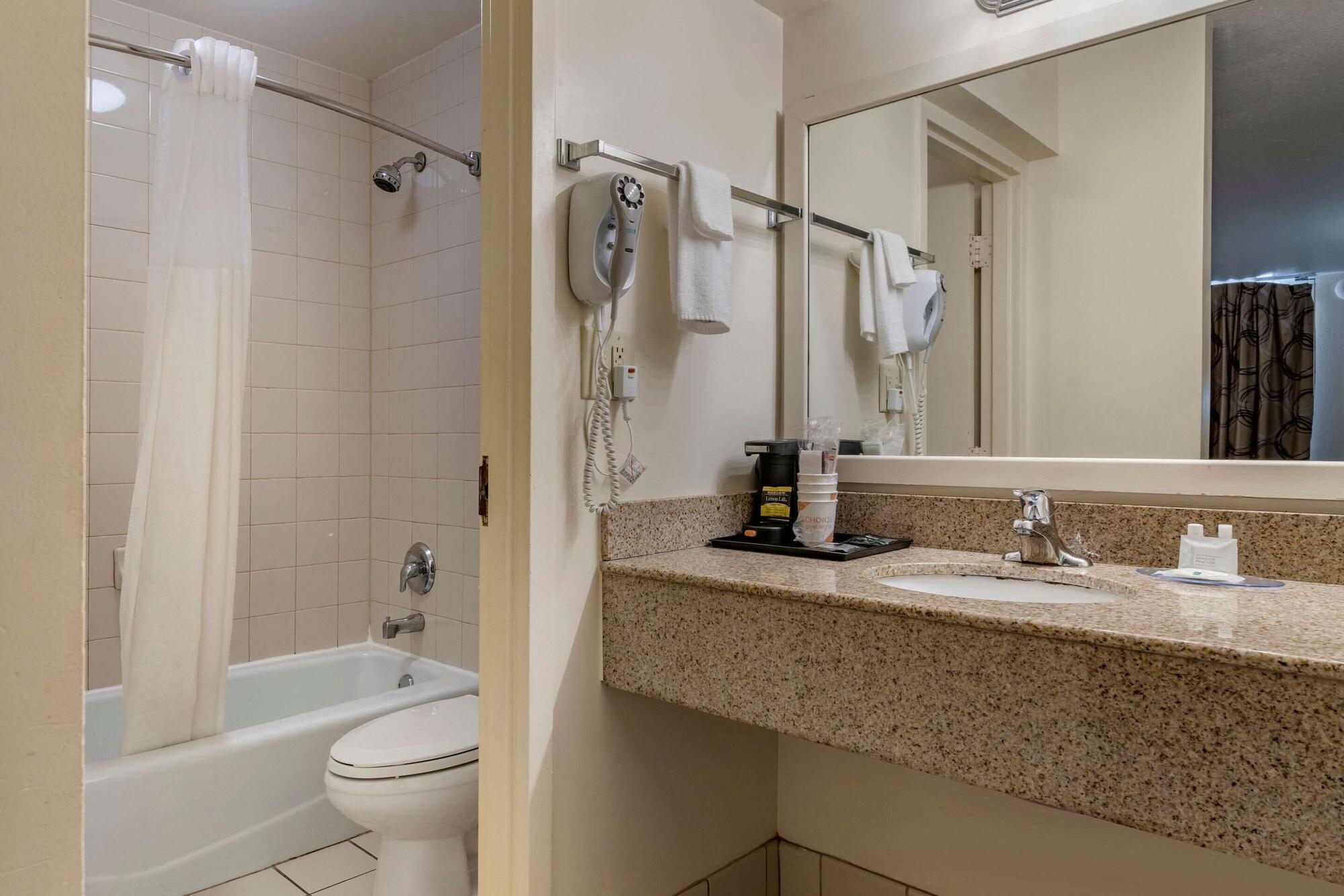 Quality Inn At Town Center Бюфорт Екстериор снимка