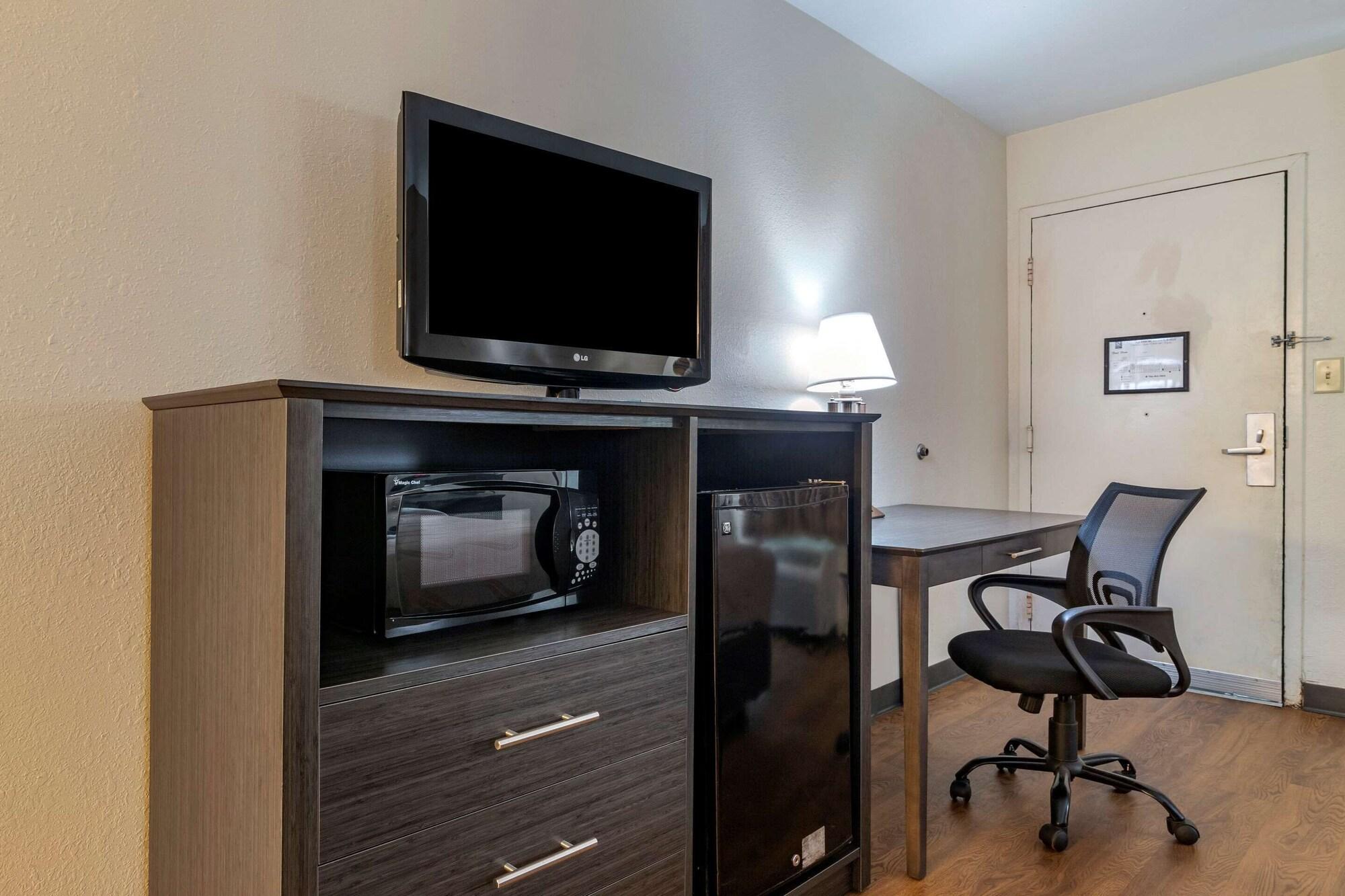 Quality Inn At Town Center Бюфорт Екстериор снимка