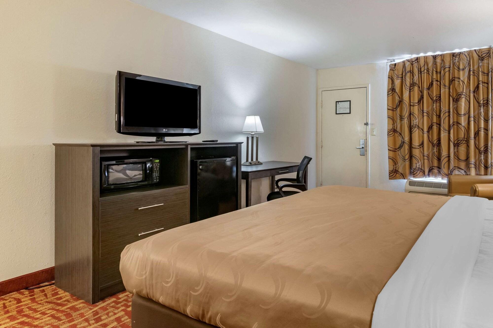 Quality Inn At Town Center Бюфорт Екстериор снимка