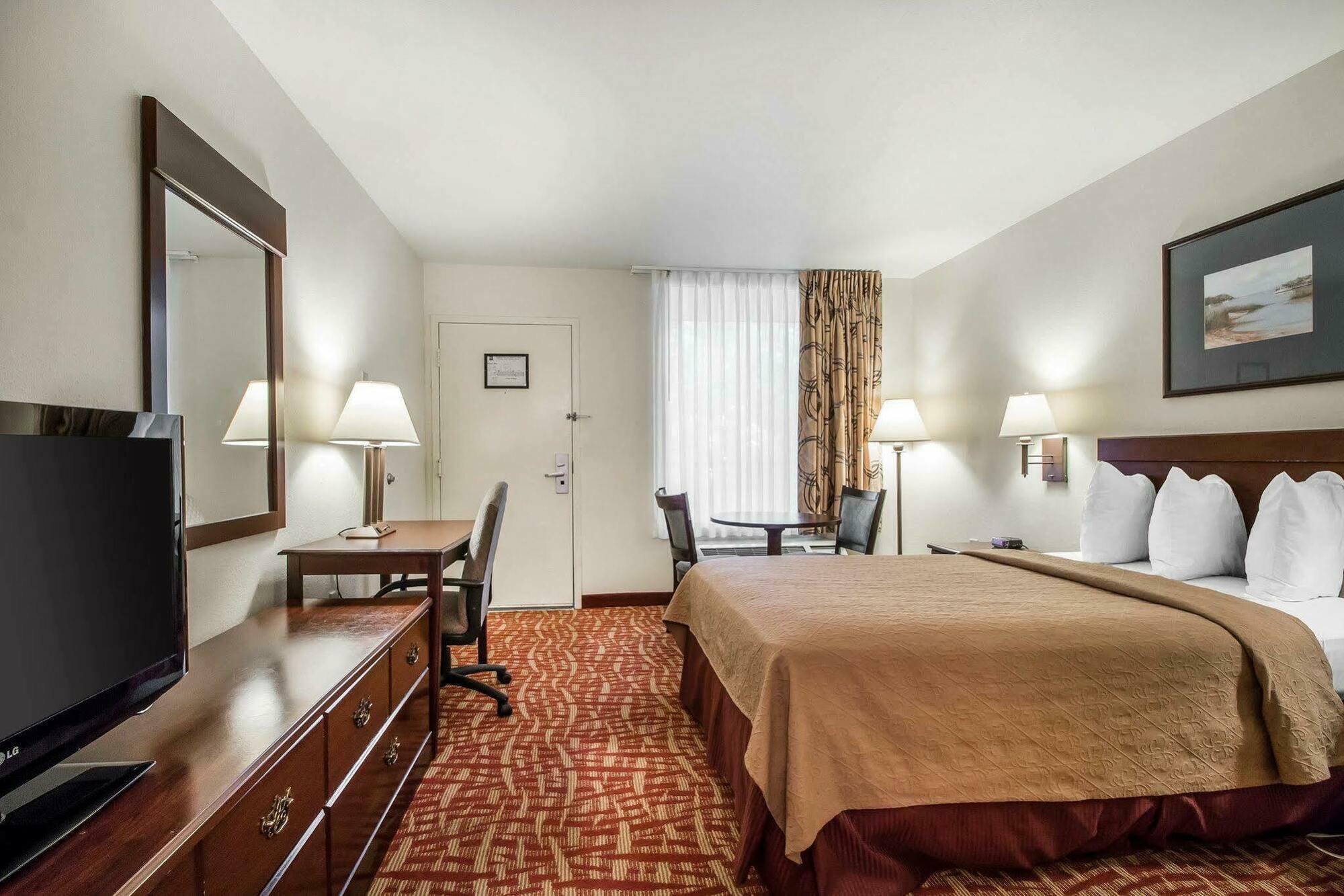 Quality Inn At Town Center Бюфорт Екстериор снимка
